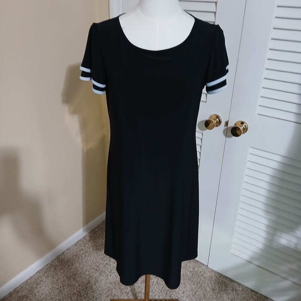 NIK and NASH S Black Short-Flounce-Sleeved A-Line Dress Round-Neck Mid-Length